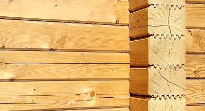 Что делать с трещинами в брусе деревянного дома?