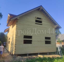 Дом из проф.бруса 140х190мм размером 7х9м построенный в Тверской обл.в июле 2022г.