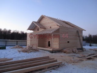 Дом из проф. бруса 145х145 мм размером 9х9 м построенный в январе 2015 г. в Калужской обл