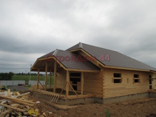 Дом из проф. бруса 145х195 мм размером 12х12м построенный в июле 2015г. в Дмитровском р-не