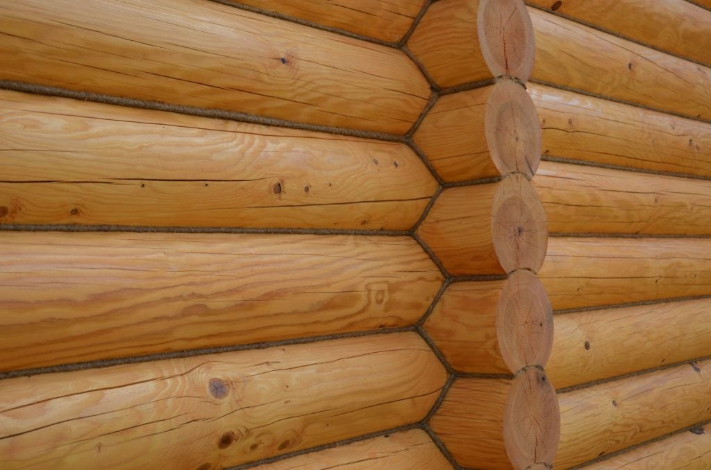 Конопатка деревянных стен